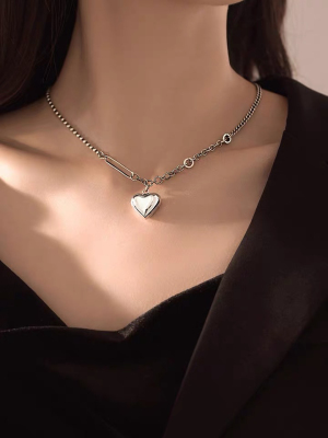 Titanium Steel Heart Necklace Female Retro Europe and America Peach Heart Non-Fading Chain Metallic Special-Interest Design All-Match Clavicle Chain