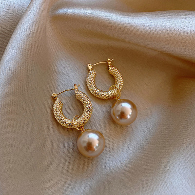 Fashion Exquisite Special-Interest Design Stud Earrings French Retro Metal Ear Ring Pearl Earrings Hong Kong Style Earrings Simple All-Match