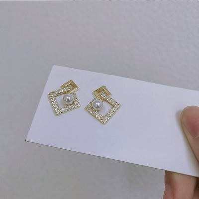 2020 New Autumn and Winter Pearl Diamond All-Match Earrings Silver Pin Earrings Korean Ornament