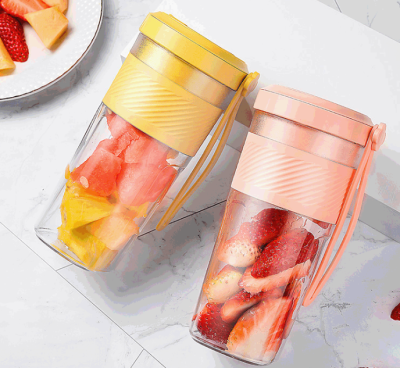 New Arrival Hot Sale Portable Fruit Juicing Cup Small Rechargeable Juicer Office Portable Blender