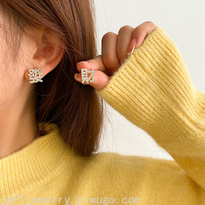 2021new Trendy Asymmetric Stud Earrings Korean Graceful Online Influencer Sterling Silver Earrings Rich Simple and Compact Female Earrings