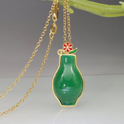 Rongyu New Style Inlaid Green Chalcedony Plum Vase Willow Leaf Pendant Necklace Fashion Vase Garnet Necklace Pendant