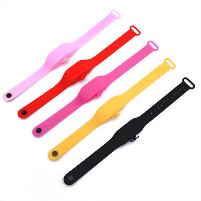 Factory Direct Sales Universal Portable Disinfectant Silicone Bracelet Silicone Disposable Wrist Strap Hand Sanitizer Wrist Strap Watch