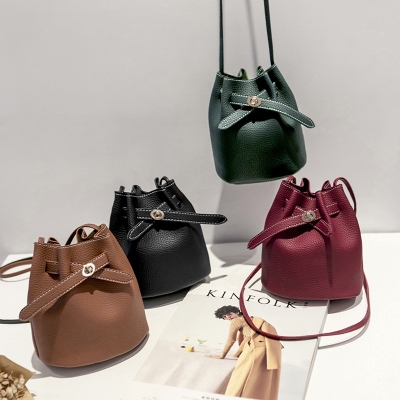 Handbags Ladies Hand Bag2021 New Lock Cylinder Shoulder Small Bucket Bag Cell Phone Small Bag One Piece Dropshipping