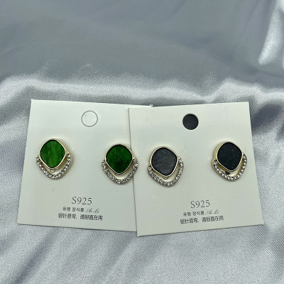 Temperamental Minority Earrings 2020 New Earrings Light Luxury Green Simple Small Ear Studs Women