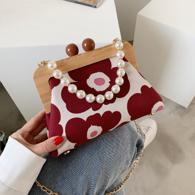 Net Red Ocean Style Small Bag 2021 Fresh Literature and Art Girl Ins All-Match Pearl Hand Clipped Button Shell Bag Pu
