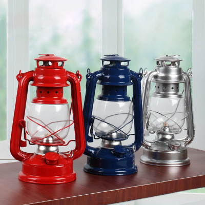 Nostalgic Retro Iron Art Kerosene Lamp Decoration Old-Fashioned Portable Glass Barn Lantern Decoration Outdoor Lamp Props