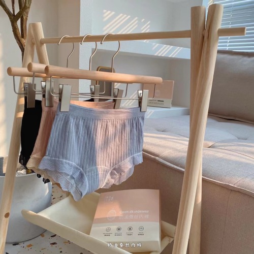 wechat hot cream silk underwear modal pure cotton sexy lace edge seamless mid-waist boxer women‘s underwear