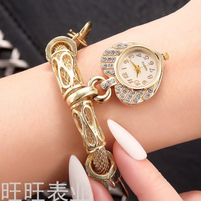 Hot Selling Women's Bracelet Watch Fashion Diamond Gold Peach Heart Alloy Bracelet Watch Hot Selling Women's Wrist Watch