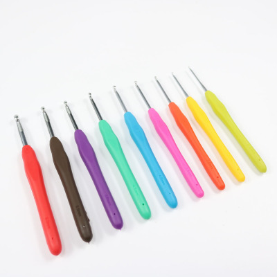 Factory Direct Supply DIY Knitting Tools Color Solid Soft Handle Aluminum Crochet Hook Knitting Needle More Sizes Optional Crochet