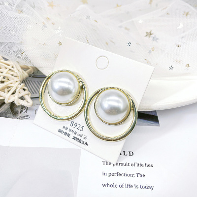 Pearl Earrings Women's European and American Geometric Trend round Studs Fashion Dignified Sense of Design Ear Rings