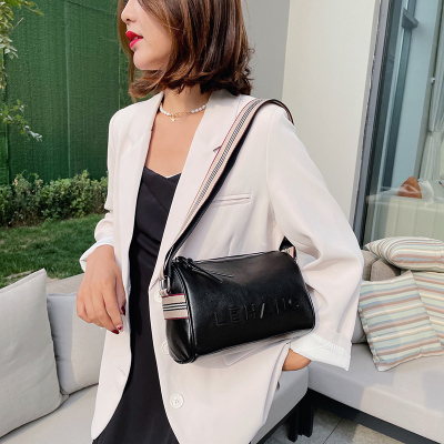 Fashion Brand Women's Pouches This Year's New Fashion All-Match Soft Surface Messenger Bag Korean Style Large Capacity Wide Shoulder Strap round Bag