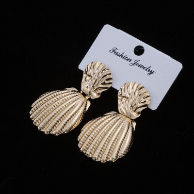 2020 Asymmetric Vintage Earrings Women's Elegant Gold European and American Dongdaemun Earrings Shell Shape Earrings