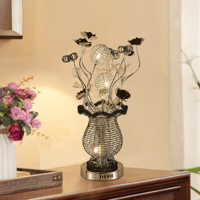 New Warm Table Lamp Romantic Aluminum Table Lamp Modern Wedding Festival Table Bedroom Study Table Lamp