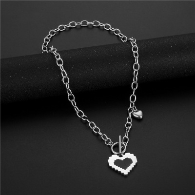 Personalized Black Oil Dripping Heart Necklace New Hip Hop Pendant Stainless Steel Heart-Shaped Collarbone Necklace Sweater Chain for Women