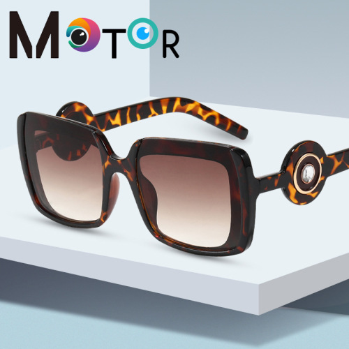 Retro Diamond Sunglasses Women‘s Cross-Border Fashion Elegant Frame Sunglasses European and American Men‘s Diamond Glasses 