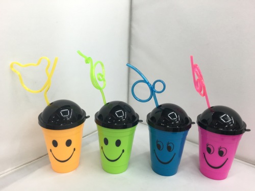 Factory Direct Supply 01z1003 Plastic Cup Juice Cup Shape Cup with Straw 400ml Smiley Face Suction Cup