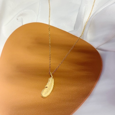 Alluvial Gold Feather Pendant Necklace Clavicle Chain No Color Fading Women Simple Vietnam Placer Gold Alluvial Gold Imitation 18K Gold Necklace