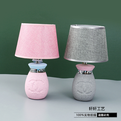 Table Lamp Creative Simple Modern Cozy Bedroom Bedside Lamp Nordic Ins Table Lamp Hotel Classic Style Restaurant Lighting