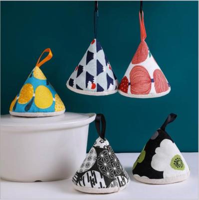 Printed Kitchen Triangle Protection Sleeve Anti-Scald Pan Lid Cover Fabric Insulation Glove Clip Hanging Frying Pan