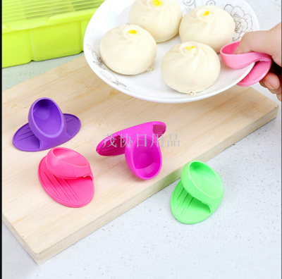 Creative Simple Microwave Oven Silicone Insulation Platter Clamp