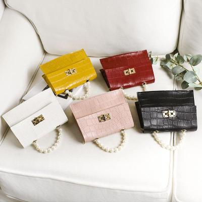 2021 New Pearl Hand Women's Bag Casual Lock Small Square Bag Shoulder Messenger Bag Mobile Phone Bag Fashion Pouches