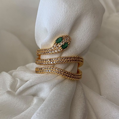 Hot Sale in Europe and America Spirit Snake Element Ring Unisex 18K Gold Color Protection Emerald Snake Ring in Stock