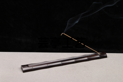 New-Festival Promotion Incense Holder
Material: Purple Sandalwood
Specification: Length 20cm Width 2.2cm Height 1cm