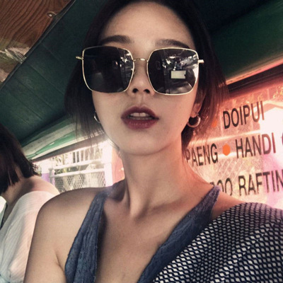 2021 New Retro Metal Large Rim Sunglasses Zhou Yangqing Internet Celebrity Same Fashion Colorful Square Sunglasses for Women