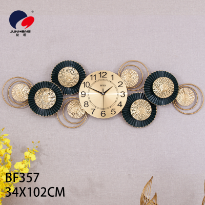 Modern Simple and Light Luxury Metal Wall Clock Creative Restaurant Decoration Pocket Watch Living Room Clock Household Atmospheric Hallway Clock