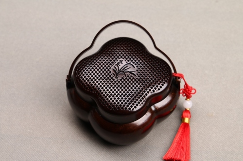 Name： Orchid Portable Stove
Craft： Carving
Material： Copper Height 10.5cm， Width 10.5cm