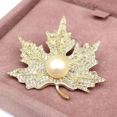 Korean Style New Diamond Plant Maple Leaf Pearl Brooch Scarf Pin Women's Brooch Corsage Dress Coat Cardigan Pin