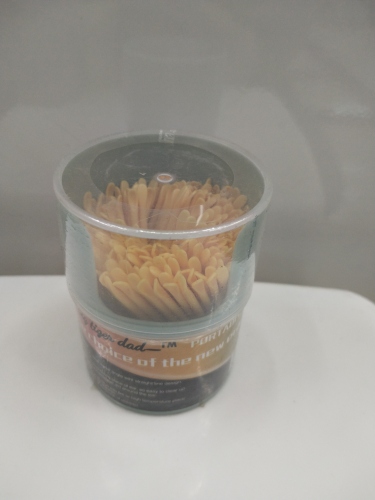 plastic ear pick， twist-off cap bottle， convenient and portable