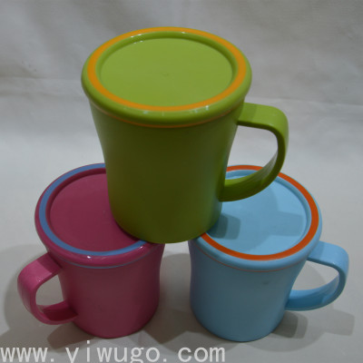 Two-Tone Cup with Lid