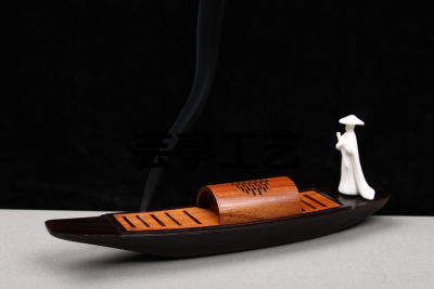 Name: (Lonely Boat)
Material; African Sandal Wood + Purple Sandalwood
Specification; 24.5cm Long