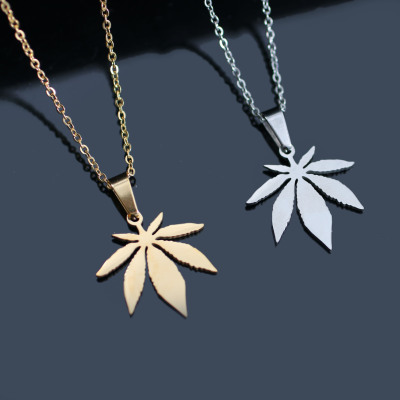 European and American Fashion Brand Stainless Steel Maple Leaf Necklace Titanium Steel Ladies Clavicle Chain Simple Graceful Leaf Shaped Pendant Necklace