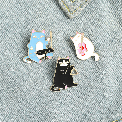 Creative Funny Play the Guitar Kitty Brooch Kitten Musical Instrument Playing Pin Paint Enamel Collar Backpack Badge