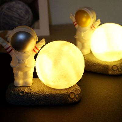 Astronaut Small Night Lamp Girl Bedroom Moon Sleep Ambience Light Ins Spaceman Bedside Table Lamp Dormitory Gift