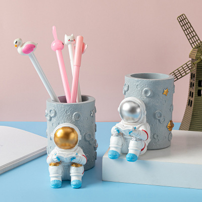 New Astronaut Pen Holder Resin Crafts Creative Office Decoration Desktop Storage Decorations Galaxy Spaceman