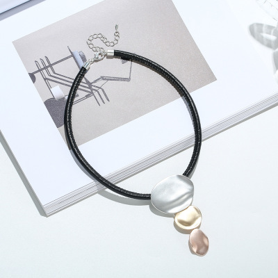 2021 European and American Exquisite Fashion Creative Wafer Stacking Pendant Women's Clavicle Chain Alloy Choker