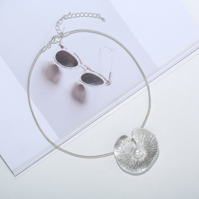 2021 Foreign Trade European and American Personalized Fashion Shell-Shaped Pearl Necklace Women's Alloy Short Chain