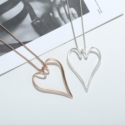 2021 Hot Selling European and American Popular Necklace Love Pendant Long Women's Alloy Sweater Chain