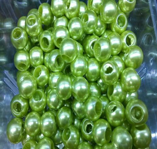 yiwu manufacturers supply abs imitation pearl large hole imitation pearl semicircle pearl complete specifications， high quality and low price