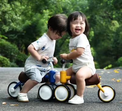 Children's Tricycle Children's Bicycle Scooter 1-6 Years Old Can Sit Anti-Rollover Multifunctional Stroller Pedal Car