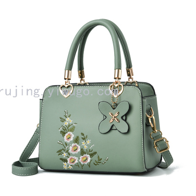 Handbag tote bag Large Capacity fashion bag National embroidery Flower pendant 13666
