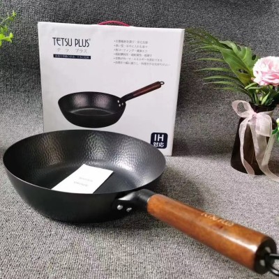Yuyiding Japanese 28cm Core Iron Set Braising Frying Pan Non-Coated and Less Lampblack Handmade Scale Pattern Easy to Clean Non-Stick Pan