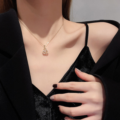 Korean Style Fashion Ins Style Geometric Titanium Steel Necklace Female Online Influencer Design Creative Clavicle Chain Cold Style All-Match Pendant