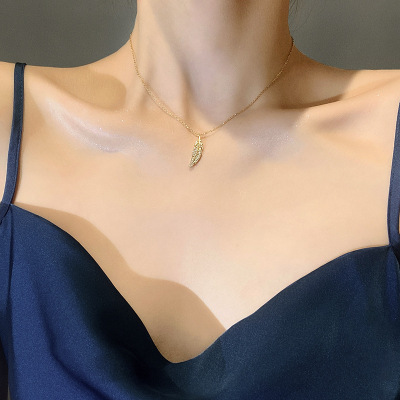 Dongdaemun Fashion Simple Leaf Titanium Steel Necklace Female Ins Style Trendy Unique Clavicle Chain Niche Full Diamond Pendant