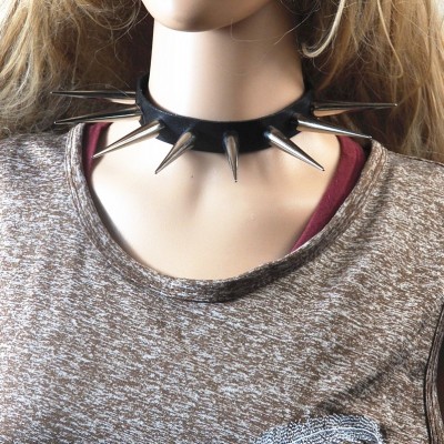 Wholesale European and American Punk Exaggerated Domineering Super Cool Super Long Pointed Rivet Collar Matt Ornament