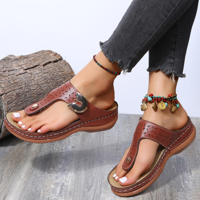 2022 Spring New Roman Style Wedge Foot Metal Decoration Outdoor Slippers Spot One Piece Dropshipping